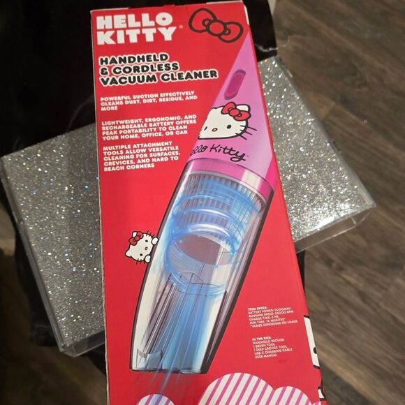 Hello Kitty Handheld & Cordless Vacuum Cleaner - Picture 7 of 7